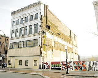 Developers plan a $5 million renovation of the vacant Wells Building on West Federal Street for offices and a 12-unit apartment complex.