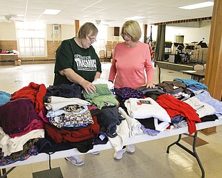 ROBERT K. YOSAY | THE VINDICATOR
Rearranging articles by size is Jenna Stark and Barb Planton
In As Much Day of service
First Christian Church, Broadway Ave., Girard: Pastor Ron Maurer
Pastor Ron does car checks at event, which will be Aug. 10;