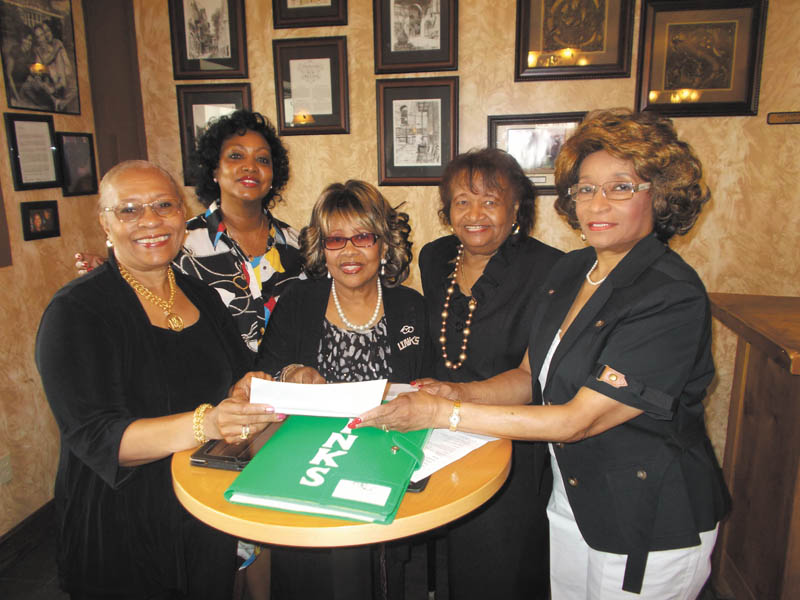 SPECIAL TO THE VINDICATOR
The Youngstown Chapter of Links Inc. is planning for its Black Diamonds event Oct. 12. Committee members, from left, are Sarah Brown-Clark, Marge Staples, Jan Beachum, Juanita Davis and Anne Cobbin. Not pictured are Margaret Person and Lenore Hill.