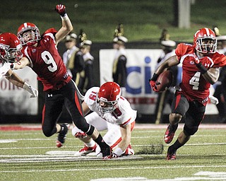 William D Lewis The Vindicator YSU's Andre Stubbs(4) scampers for yardage during 1rst half action against Dayton Thursday 8-28-13.Blocking for ysu is Michael Wheary(9). Defending for Dayton are Kyle Sebetic(24) and Sean Sward(19).