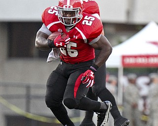 William D Lewis The Vindicator YSU's Torrian Pace(25) scampers for yardage during 1rst half action agaisnt Dayton Thursday 8-28-13.