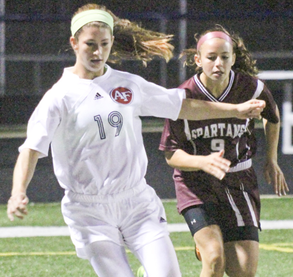 Fitch’s Lauren Bower (19) moves the ball upfield as Boardman’s Payton Bryant defends during Monday’s game at
Fitch High School.