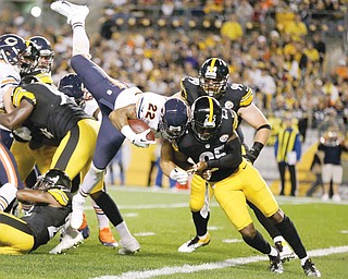 Bears running back Matt Forte dives for a touchdown over Steelers free safety Ryan Clark (25) during the first quarter of Sunday’s game in Pittsburgh. The Bears capitalized on several Steelers mistakes, including two picks and two fumbles by QB Ben Roethelisberger, and won 40-23.