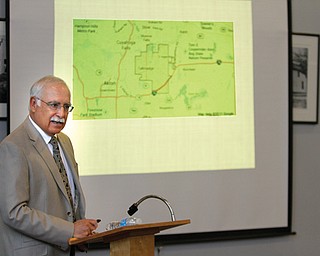 Tom Pascarella, Tallmadge’s city administrator, discusses the success of joint economic development districts at a forum in Liberty. The Youngstown/Warren Regional Chamber sponsored Tuesday’s event.