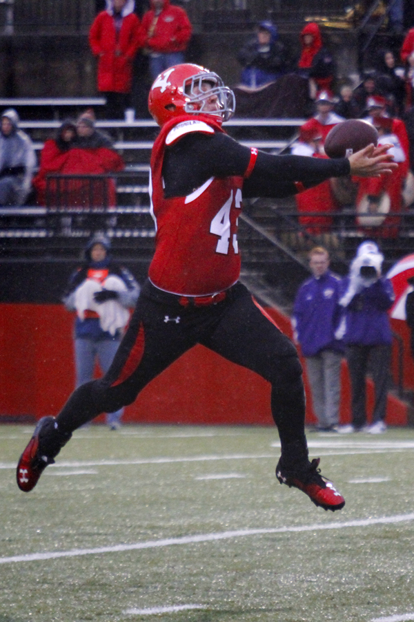 MADELYN P. HASTINGS | THE VINDICATOR..YSU's Nathan Gibbs (43) attempts to catch the ball during Youngstown's homecoming game against Western Illinois on October 19, 2013.... - -30-..