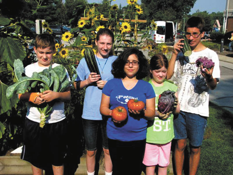 SPECIAL TO THE VINDICATOR
Participants in the 2013 Youth Garden program sponsored by the Men’s Garden Club of Youngstown donated their harvest to the food distribution program at Mount Olivet Church in North Lima. Some of the gardeners with their produce are, from left, Mike Wade, Katie McHugh, Rachel Mowad, Greta Graffius and Andy Gretsinger.