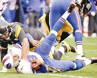 The Steelers’ Cameron Heyward sacks Bills quarterback EJ Manuel during Sunday’s game in Pittsburgh. The Steelers took down the Bills, 23-10.