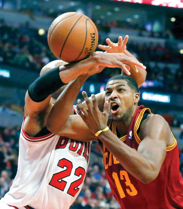 Bulls forward Taj Gibson (22) fouls Cavaliers forward Tristan Thompson during the first half of Monday’s game in Chicago. The Cavs lost, 96-81.