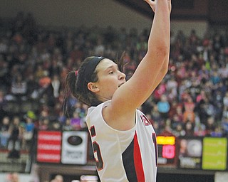 Youngstown State’s Heidi Schlegel (15) puts up a jump shot during the first half of Monday morning’s matchup against Malone at Beeghly Center.