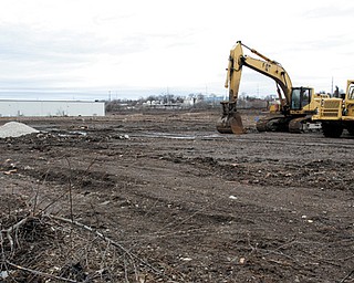 VAM USA LLC is considering building an $81.5 million finishing mill in Youngstown’s Ohio Works Business Park
at the former Genmak facility and an additional 67,500 square feet nearby.