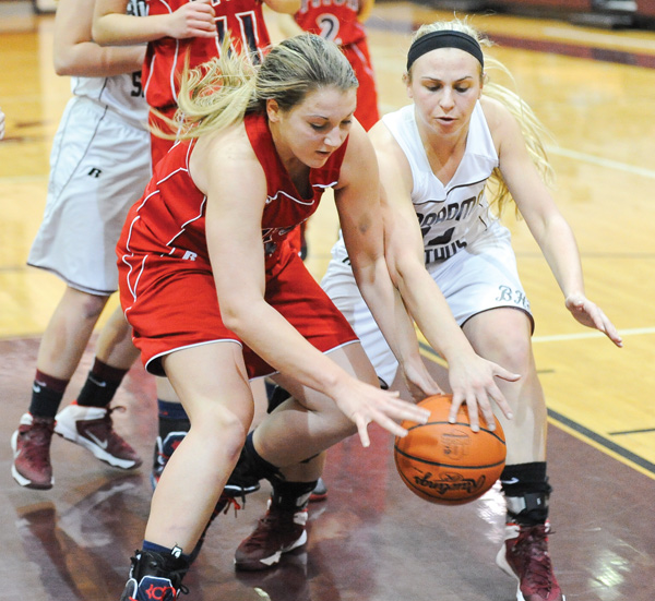 Fitch’s Cassie Custer, left, and Boardman’s Jenna Kuczek wrestle for a loose ball during Monday’s game at Boardman High. The Spartans won, 52-49.