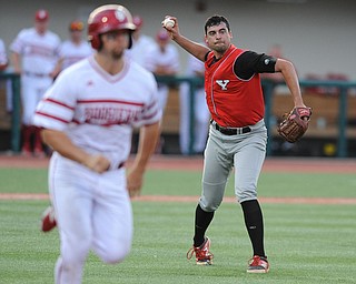 BLOOMINGTON, INDIANA - MAY 30, 2014: Pitcher Anthony Konders #33 of Youngstown State throws the ball to first base to get out base runner Sam Travis #6 of Indiana during Friday nights regional tournament game against Indiana University. (Photo by David Dermer/Youngstown Vindicator)