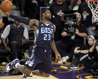 Eastern Conference's LeBron James, of the Cleveland Cavaliers, attempts a dunk during the NBA All-Star basketball game Sunday, Feb. 15, 2009, in Phoenix. The Western Conference won 146-119. (AP Photo/Matt Slocum)
