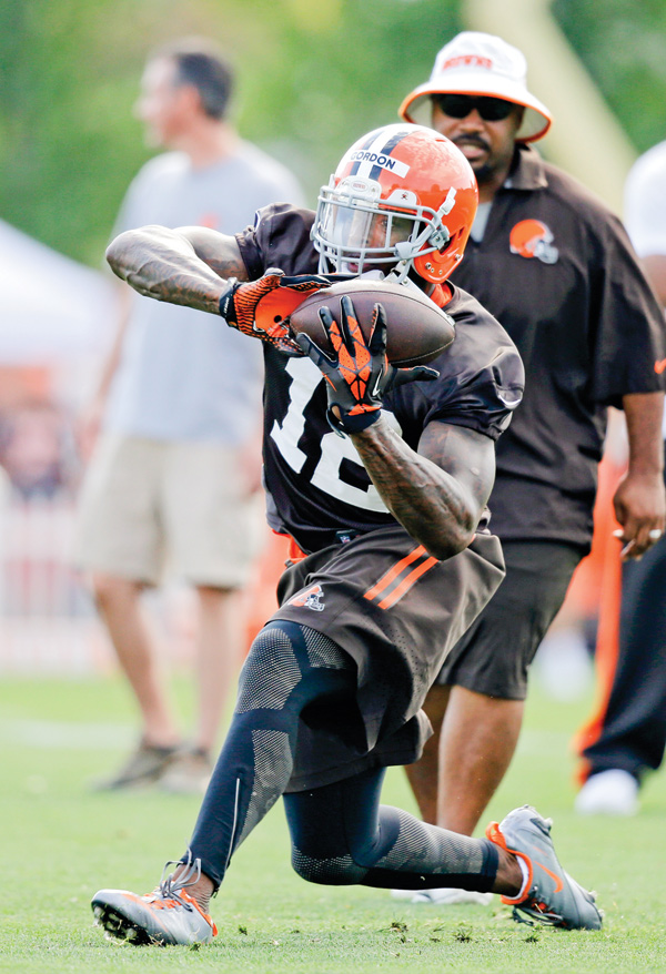 Cleveland Browns wide receiver Josh Gordon makes a catch during a workout at the team’s practice facility in Berea. Gordon is scheduled to appeal a positive drug test on Friday.