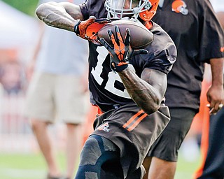 Cleveland Browns wide receiver Josh Gordon makes a catch during a workout at the team’s practice facility in Berea. Gordon is scheduled to appeal a positive drug test on Friday.