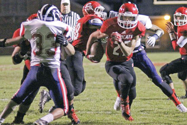 Struthers running back Luke Witkowski (27) carries against Niles during a game last season. The 19-year-old Witkowski’s legal battle with the OHSAA ended Monday in a court ruling that will allow him to play starting in Week 3.