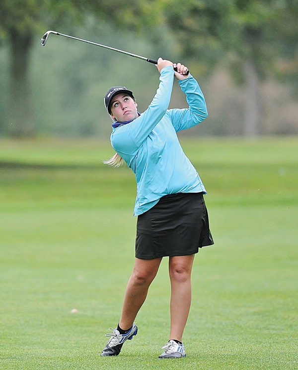 Lakeview’s Ryan Rosenberger watches her shot from the fairway during the annual Bulldog Invitational Wednesday
at Tamer Win Golf and Country Club in Cortland. The Bulldogs took first place with 341 overall points, edging out
Canfield (347) and Boardman (350).