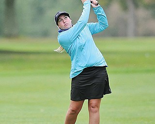 Lakeview’s Ryan Rosenberger watches her shot from the fairway during the annual Bulldog Invitational Wednesday
at Tamer Win Golf and Country Club in Cortland. The Bulldogs took first place with 341 overall points, edging out
Canfield (347) and Boardman (350).