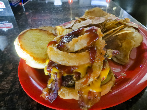 Western Burger (barbecue, cheddar, ham, topped with onion straws)