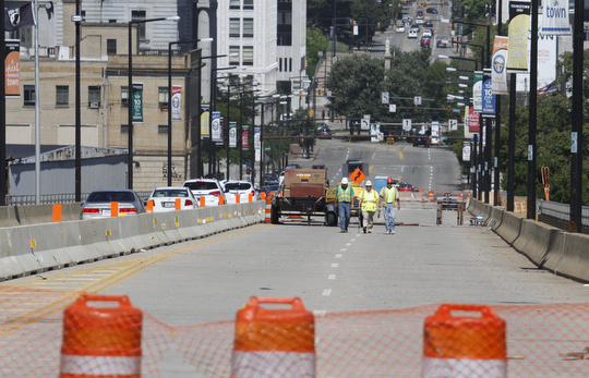        ROBERT K. YOSAY  | THE VINDICATOR..Randy Partika - Mahoning county bridge engineer Dennis Gertko  and Tony Gaglione of B>G>Trucking and Construction  look at the under layment of steel where the expansion joints are being replaced.. As it undergoes its first major rehabilitation in the 31 years since it opened, work will continue on the Vietanam Veterans Memorial  bridge through November, Mahoning CountyÕs bridge engineer said..The reduction to one lane in each direction for painting and rehabilitation began July 28 and will continue through November...  .....  -30-