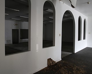        ROBERT K. YOSAY  | THE VINDICATOR..The new dog pound on 1230 E Meridian Rd  ..  Interior of the new dog pound from when it was a physical therapists and jump stretch business..  -30-