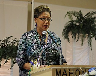 Juanita Byrd, chairperson of the Freedom Fund, gives welcoming remarks during the NAACP banquit at the Mahoning Country Club in Liberty on Friday evening.  Dustin Livesay  |  The Vindicator  10/10/14  Mahoning Country Club