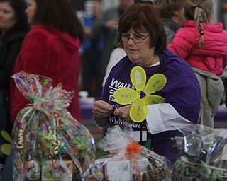 Kimberly Tomlinson of Mecca, Oh puts tickets in the chinesse auction during the Walk to End Alzheimers at the Watson an Tressel Training Site on Saturday morning.   Dustin Livesay  |  The Vindicator  10/11/14  WATTS, YSU