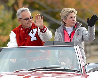 Jeff Lange | The Vindicator  Jim Tressel and his wife Ellen wave to the parade spectators, Saturday afternoon prior to the start of Saturday's football game.