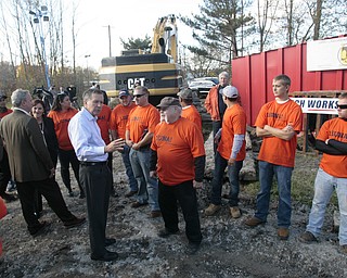        ROBERT K. YOSAY  | THE VINDICATOR..Bob Chatterson of LOCAL 125  tells the governor how the pipe installation is taking place as his crew is working on the pipeline..The Ohio LaborersÕ District Council endorsed Gov. John Kasich and Lt. Gov. Mary Taylor in Boardman Thursday afternoon. The endorsement took place at a transmission line site on Market Street with members of the Ohio Laborers Local 125 in attendance.-30-