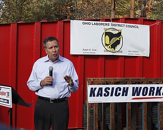        ROBERT K. YOSAY  | THE VINDICATOR..The Ohio LaborersÕ District Council endorsed Gov. John Kasich and Lt. Gov. Mary Taylor in Boardman Thursday afternoon. The endorsement took place at a transmission line site on Market Street with members of the Ohio Laborers Local 125 in attendance.-30-