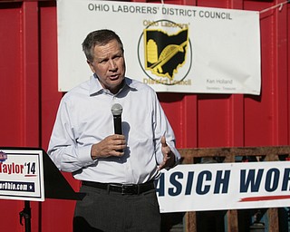        ROBERT K. YOSAY  | THE VINDICATOR..The Ohio LaborersÕ District Council endorsed Gov. John Kasich and Lt. Gov. Mary Taylor in Boardman Thursday afternoon. The endorsement took place at a transmission line site on Market Street with members of the Ohio Laborers Local 125 in attendance.-30-