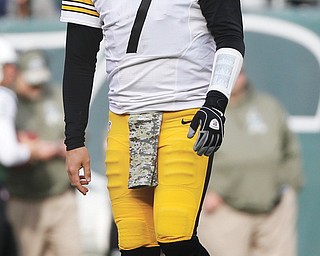 Steelers QB Ben Roethlisberger reacts after a fumble in the first half of Sunday’s game against the New York Jets in East Rutherford, N.J. The Jets stunned the Steelers, 20-13