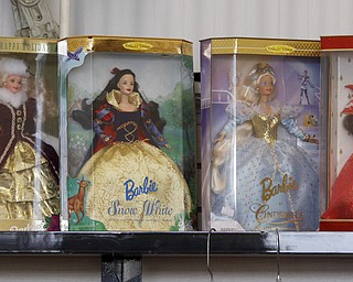        ROBERT K. YOSAY  | THE VINDICATOR.. Gary Wolf, Vanessa Malailua of  Life Treasures in Struthers..Three thrift stores popped up in downtown Struthers the past month. At least one other thrift store opened in Struthers this past year, bringing the number of thrift stores there to seven or eight. ..-30-