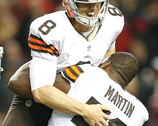 Browns outside linebacker Eric Martin (52) lifts up kicker Billy Cundiff after Cundiff kicked the gamewinning
field goal in the final seconds of Sunday’s game against the Atlanta Falcons in Atlanta. The Browns won 26-24.