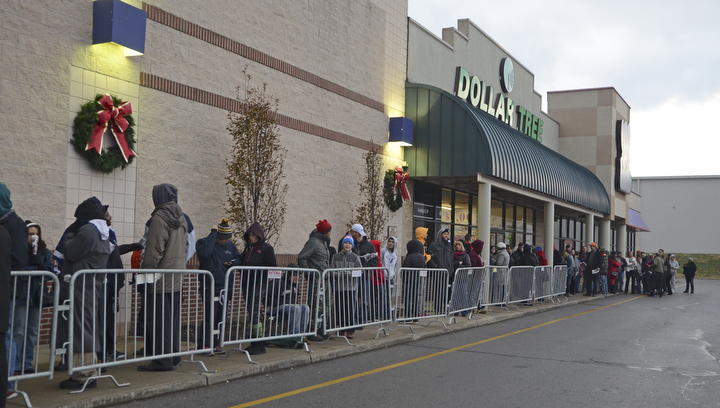 Katie Rickman | The Vindicator.A line continues to form an hour before Best Buy opened its doors at 5 p.m. for their Thanksgiving Day Sale on Thursday, Nov. 27, 2014.  According to Best Buy workers the earliest customer to arrive in line was at 4am on Thanksgiving morning.