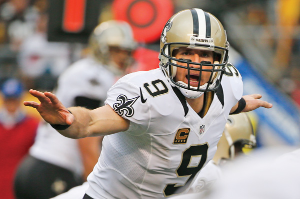 Saints quarterback Drew Brees signals in the second quarter of Sunday’s game against the Steelers at Heinz Field in Pittsburgh. Brees carved up the Steelers, throwing five touchdown passes in New Orleans’ 35-32 win.