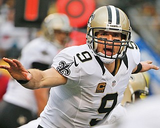 Saints quarterback Drew Brees signals in the second quarter of Sunday’s game against the Steelers at Heinz Field in Pittsburgh. Brees carved up the Steelers, throwing five touchdown passes in New Orleans’ 35-32 win.
