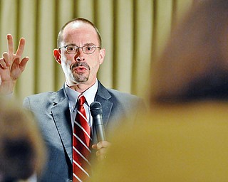 Jeff Lange | The Vindicator  John Allen, associate editor of Boston Globe and senior Vatican analyst for CNN, answers questions about Pope Francis during First Friday Club of Greater Youngstown's luncheon at Antone's Banquet Center in Boardman.