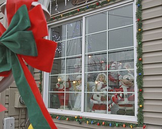 William D. Lewis the Vindicator  Animated window display at home of Jenn Rogers/Chuck Dressel in Youngstown.