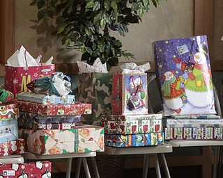        ROBERT K. YOSAY  | THE VINDICATOR..Churchill Methodist Church in Liberty - organizes, and wraps gifts for students at EJ Blott in Liberty . t