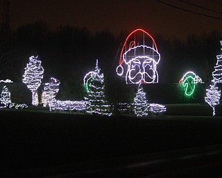        ROBERT K. YOSAY  | THE VINDICATOR...Christmas Decorations on Tippecanoe and Leffingwell in Canfield