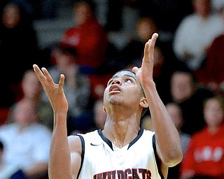 Jeff Lange | The Vindicator  Wildcats' Ray Phifer (4) looks to catch a long pass late in the first half of their matchup with Poland, Tuesday evening at Struthers High School.