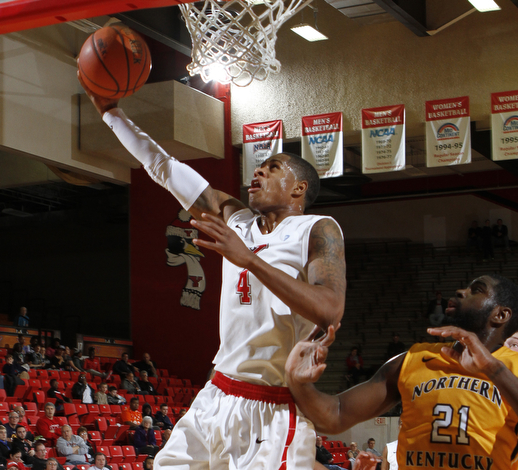 Youngstown State's Shawn Amiker (4) goes in for a layup while being defended by Northern Kentucky's Jalen Billups (21) during the second half of Wednesday afternoons matchup at the Beeghly Center.  Dustin Livesay  |  The Vindicator  12/31/14  Beeghly Center.