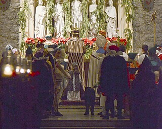 Katie Rickman | The Vindicator.The actors and actresses turn to face the alter during the finale of the 54th annual Boar's Head & Yule Log Fesitval at St. John's Episcopal Church on Sunday, Jan. 4, 2014.