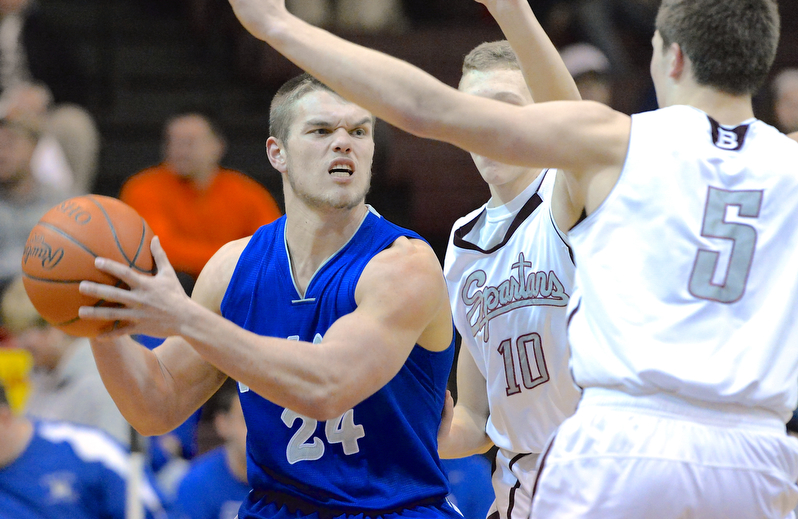 Jeff Lange | The Vindicator  Poland's Austin Wilson (24) looks through a wall of Boardman defenders as he searches for an open teammate in the third period of Friday night's matchup in Boardman. Poland went on to beat Boardman 58-37.