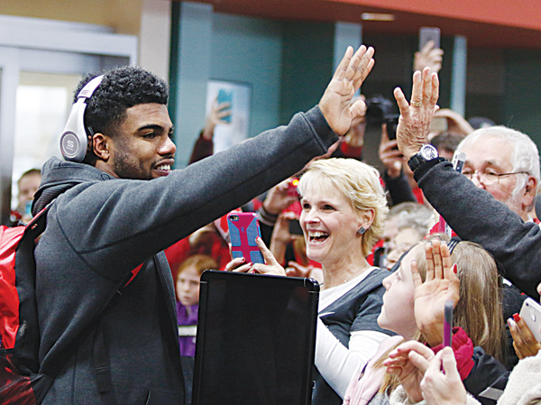 Ohio State running back Ezekiel Elliott, left, greets fans Tuesday as he and his teammates arrive at Rickenbacker International Airport in Groveport, Ohio, after a championship win over Oregon in Dallas, Texas. Many of the Ohio State players, including Elliott, will return next season. Half of the Buckeyes’ starters in the championship game were freshmen or sophomores.
