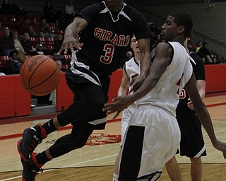 Girard's DeOnte Brown (3) tries to gain control of a loose ball with Ray Phifer (4) of Struthers during the second half of Friday nights matchup at Struthers High School.   Dustin Livesay  |  The Vindicator  1/30/15  Struthers High School.