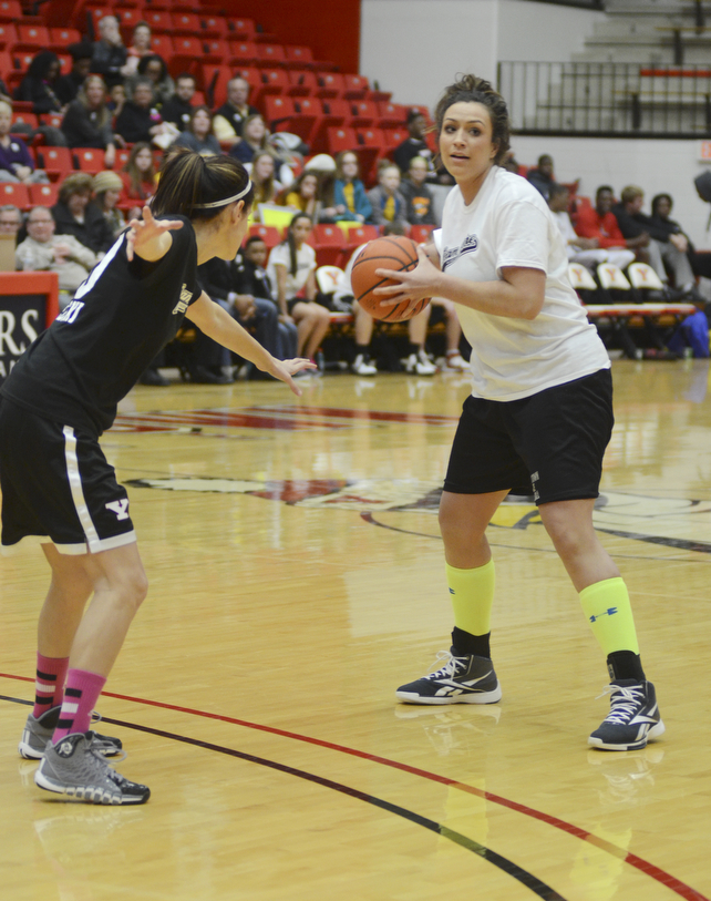 Katie Rickman | The Vindicator.Team Hope's Jess Shields of Youngstown Police Department (#40) passes around Team Kings' Lisa Modelski of the Mahoning County Educational Center (#20).