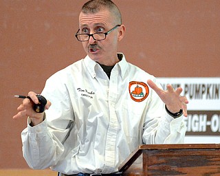 Jeff Lange | The Vindicator  Tim Parks of the Ohio Valley Giant Pumpkin Growers speaks to members about growing strategies during Saturday's seminar in Canfield.