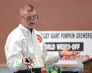 Jeff Lange | The Vindicator  Tim Parks of the Ohio Valley Giant Pumpkin Growers speaks to members about growing strategies during Saturday's seminar in Canfield.